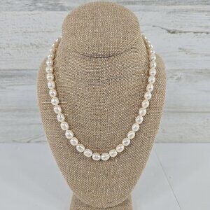CULTURED WHITE FRESHWATER PEARL BEADED NECKLACE (18 in length) FASHION JEWELRY..